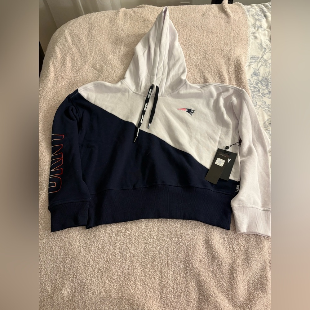 NWT patriots sweatshirt